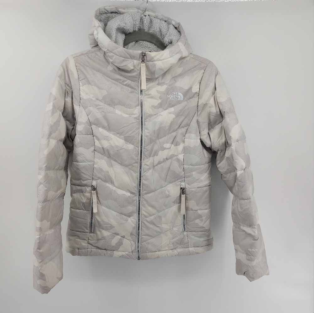 North Face Womens Small White and Gray Camo Puffer Jacket Size Small